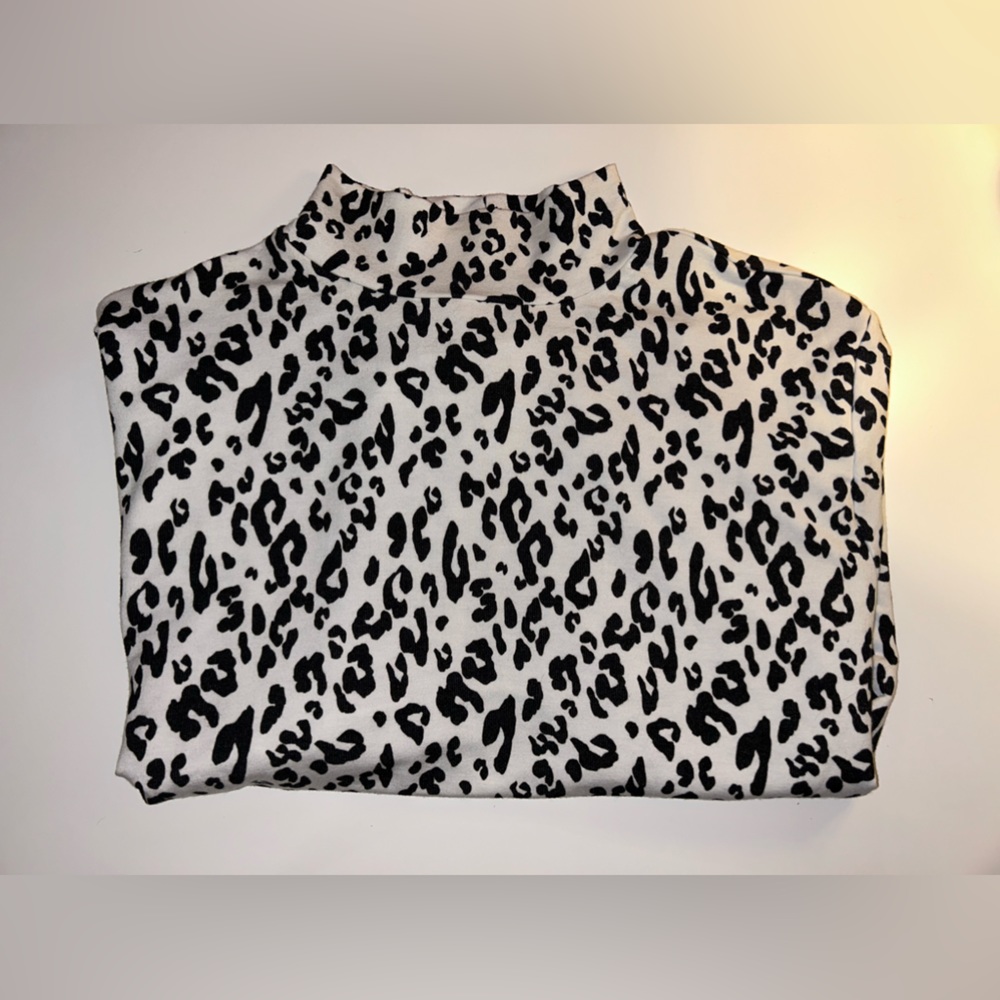Something Navy Cheetah Turtle Neck
